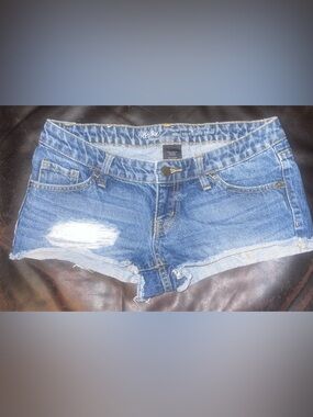 Mossimo Low Rise Denim Distressed Women’s Shorts Size 2/26